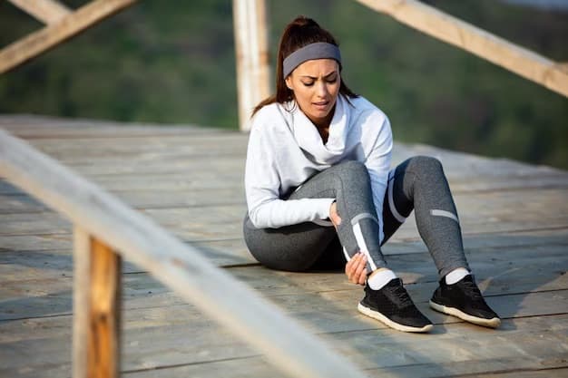 Corredora en el suelo tras un esguince de tobillo necesitará fisioterapia deportiva